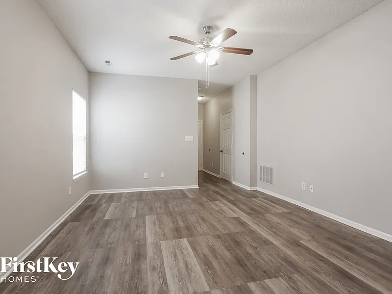 8119 Corktree Dr — Photo 7