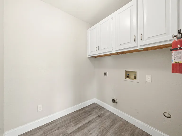 4925 Longwood Ct — Photo 24