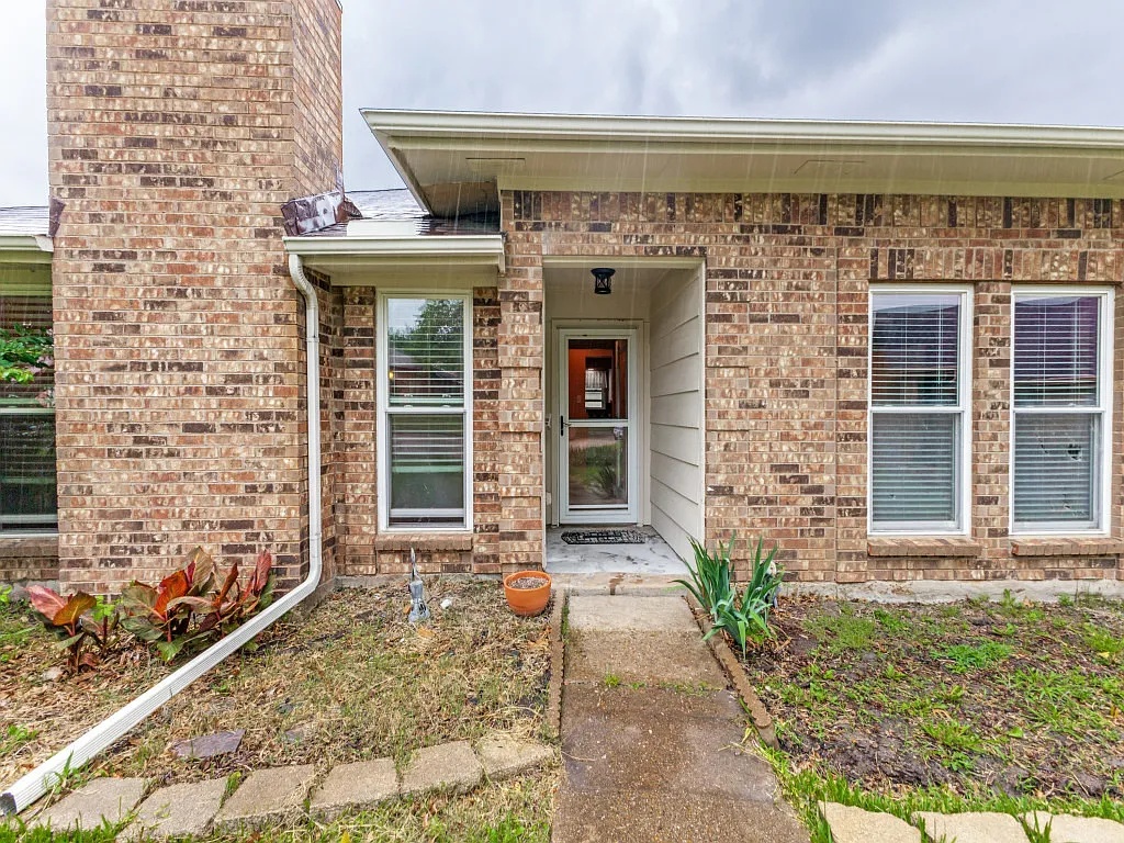 Building Photo - 829 Broadmoor Dr