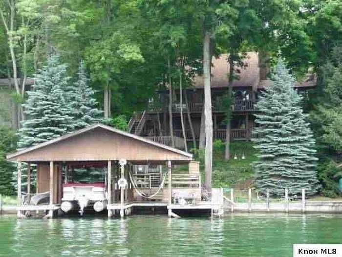 Exterior/Lake Side