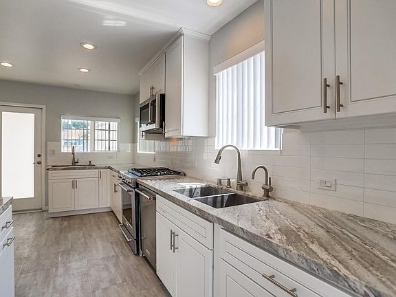 5th image of 12631 Miranda St