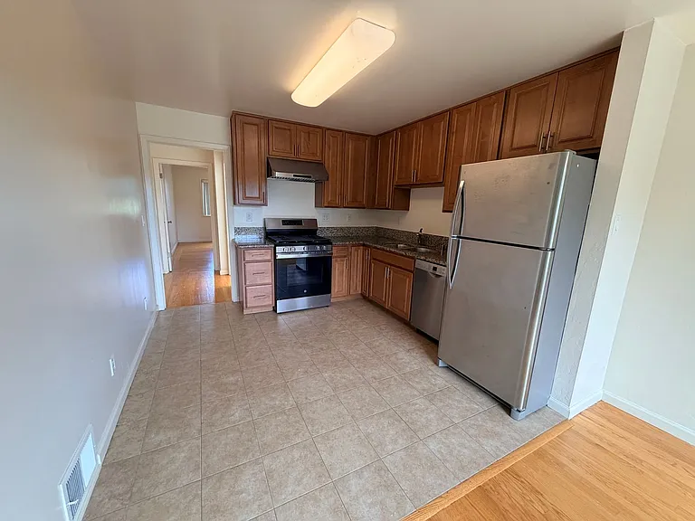 1724 Burrows St — Photo 11