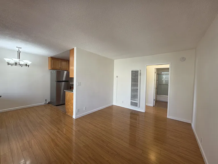 620 W Lexington Dr #5 — Photo 6