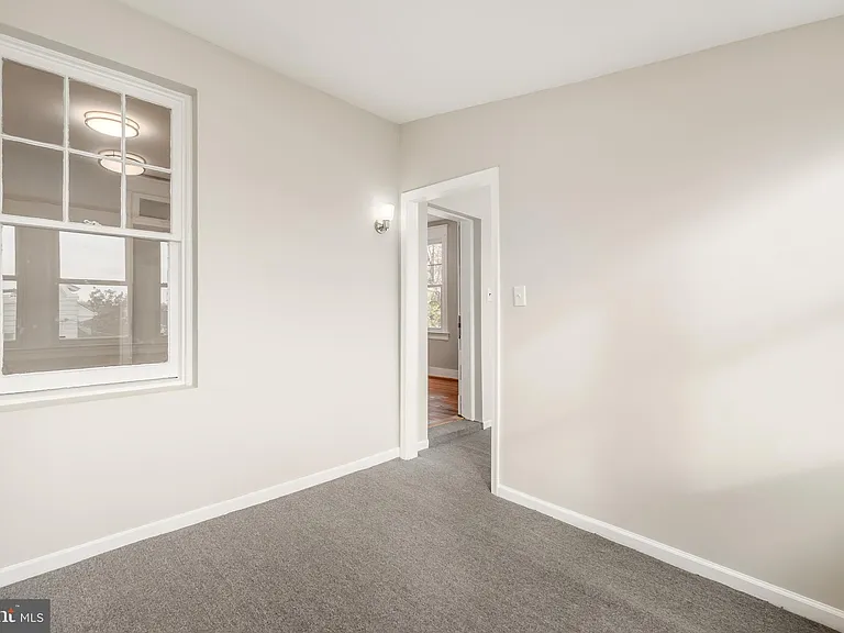 900 Madison St NW #B — Photo 18