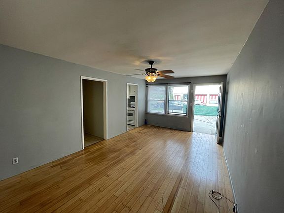 2nd image of 2033 E 4th St #3