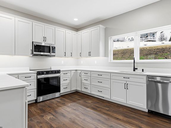 4th image of 504 Watson Dr