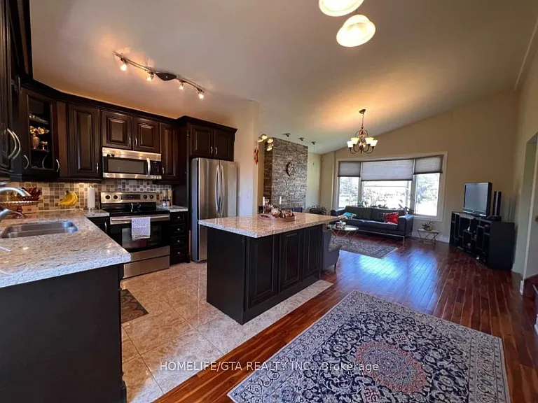 23 Benfrisco Cres — Photo 3