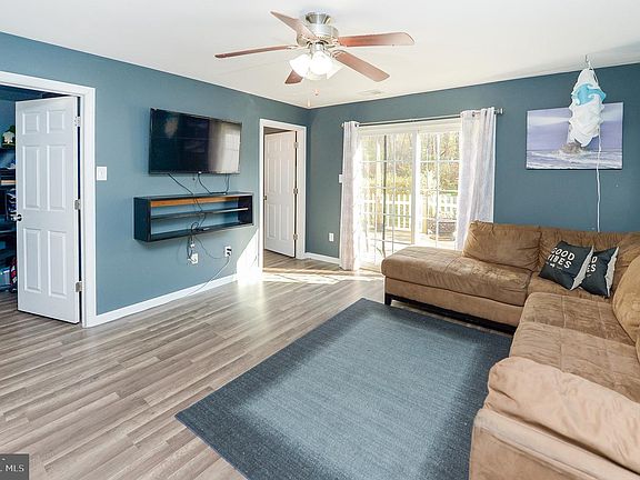 5th image of 163 Acorn Dr