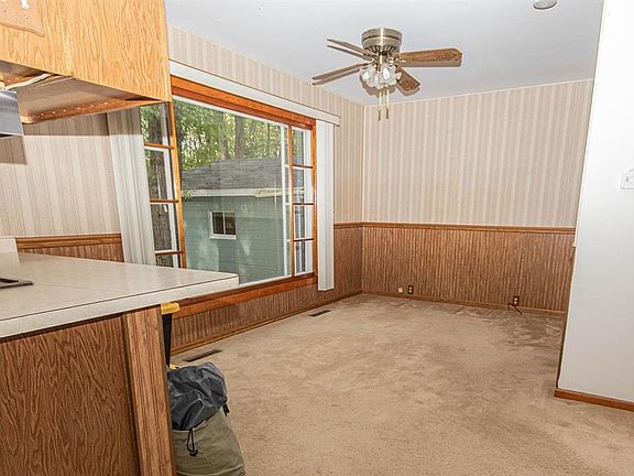 5th image of 277 E Shattuck Ln