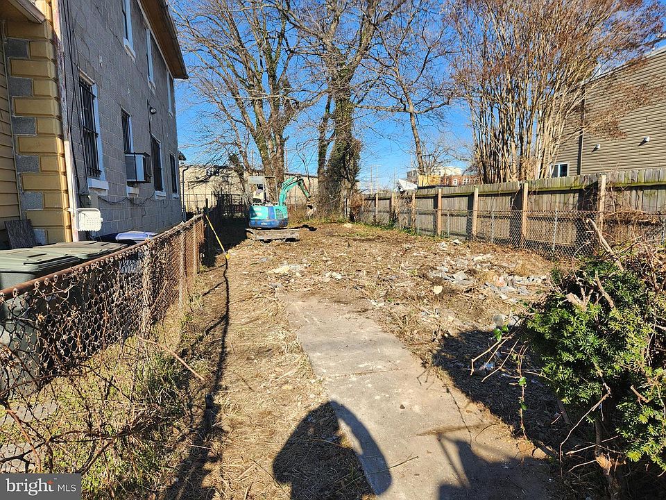 2nd image of 4406 Kane Pl NE