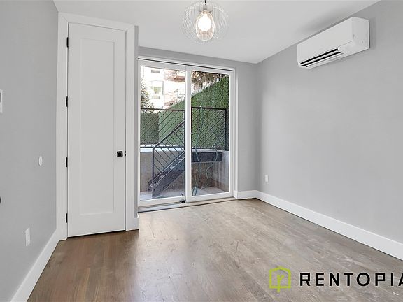 4th image of 725 Metropolitan Ave #1C