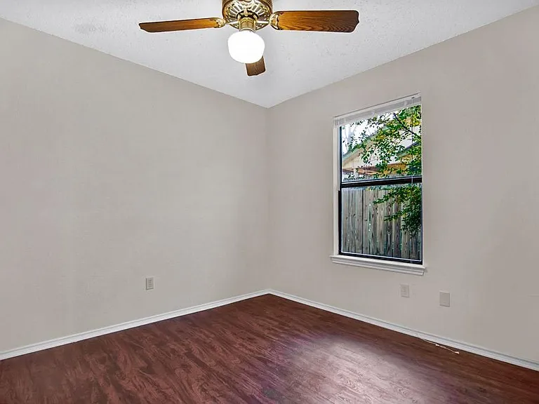 1101 Cresswell Dr — Photo 9
