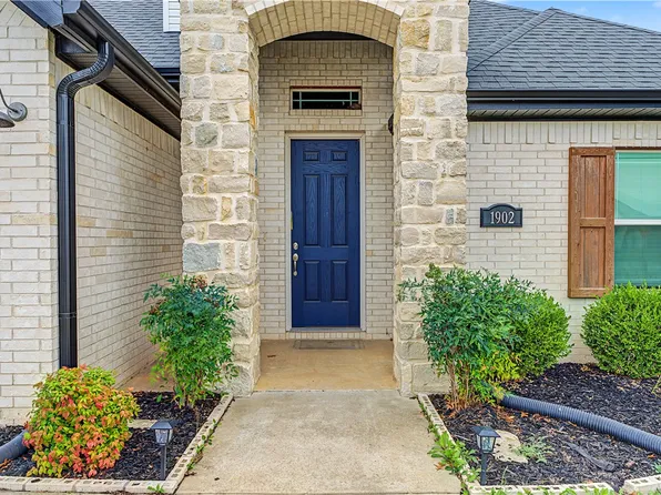 1902 W Broadway Pl, Rogers, AR 72758