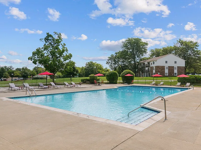 Residences at Grand Blanc Apartments - Grand Blanc, MI — Photo 28