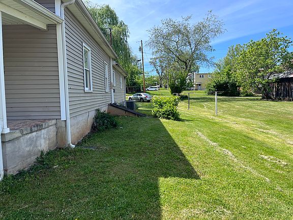 5th image of 1907 E Millard St