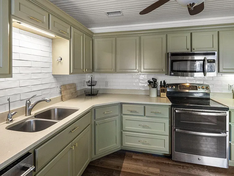 301 Hub Dr — Photo 6