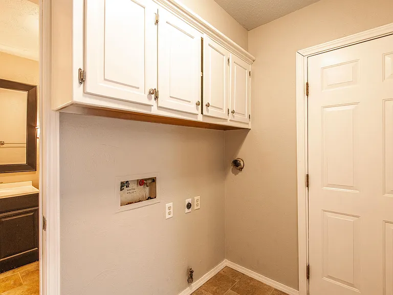 205 E 30th St #1 — Photo 18