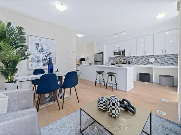 30 Curlew Dr #42, Toronto, ON M3A 0A8