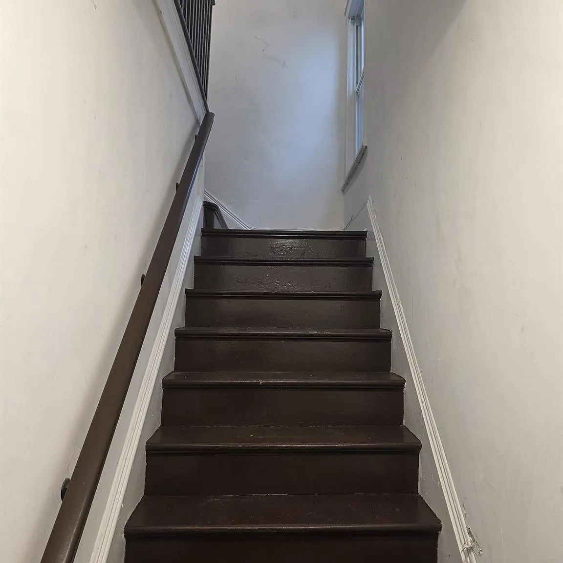 3 bed, 1.0 bath, 1100 sqft, $3,300 — Photo 3