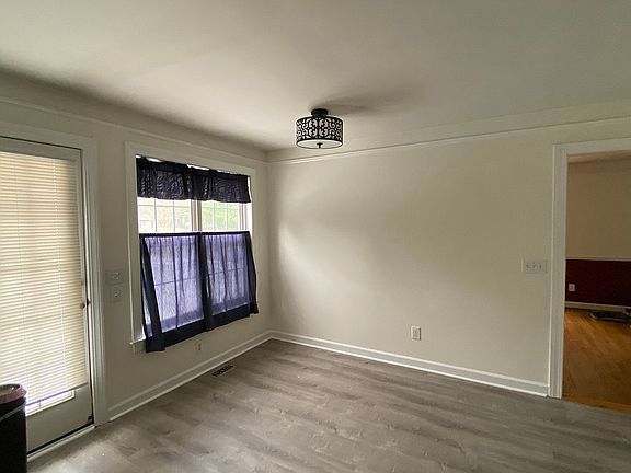 3rd image of 724 Moss Creek Dr