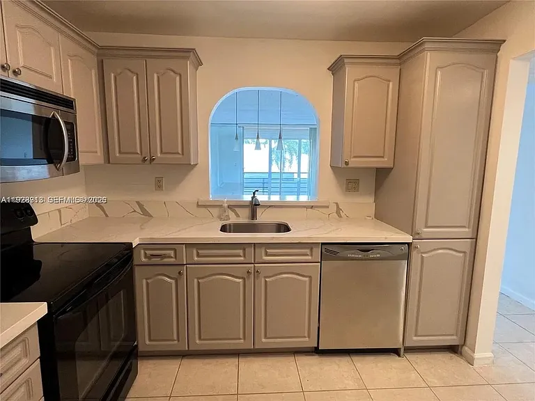 403 NW 68th Ave #206 — Photo 3