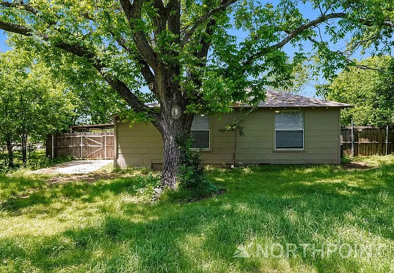 1211 Country Club Rd — Photo 15