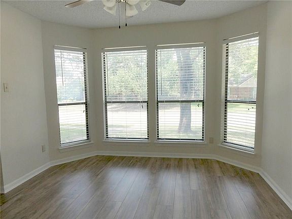4th image of 408 Creekmeadow Ln