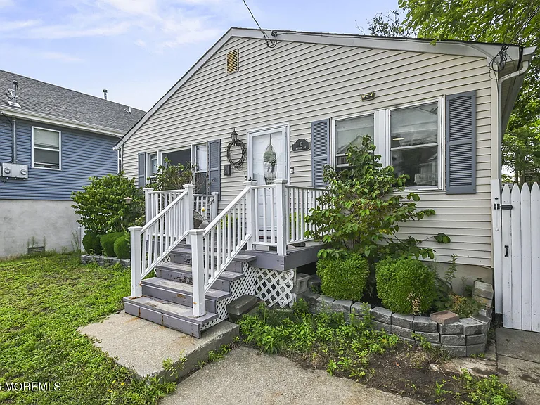12 Bayview Ave — Photo 2