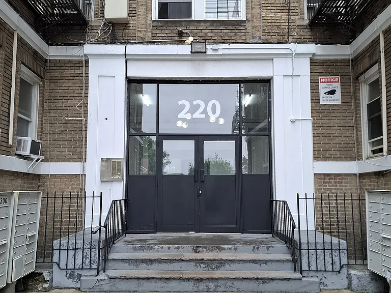 220 Roseville Ave #304 — Photo 12