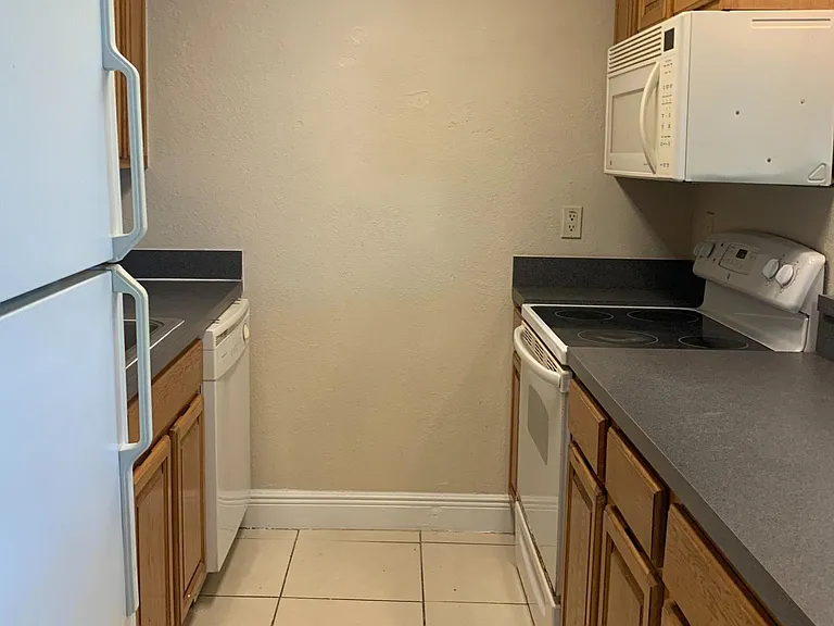 900 S Peninsula Dr #210 — Photo 5