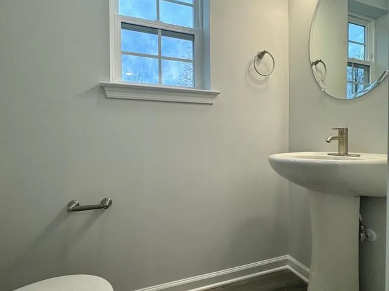 525 Dock St — Photo 8