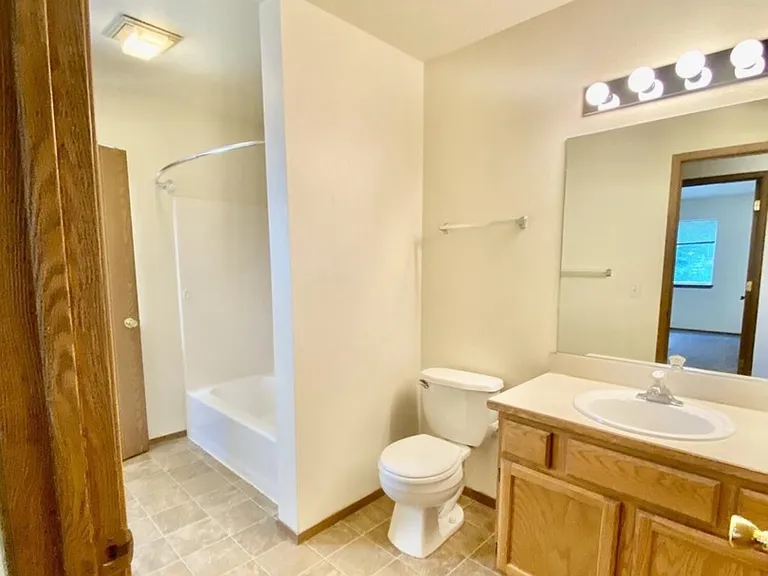107 N Caton St — Photo 13
