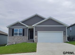 5421 N 186th St, Elkhorn, NE 68022