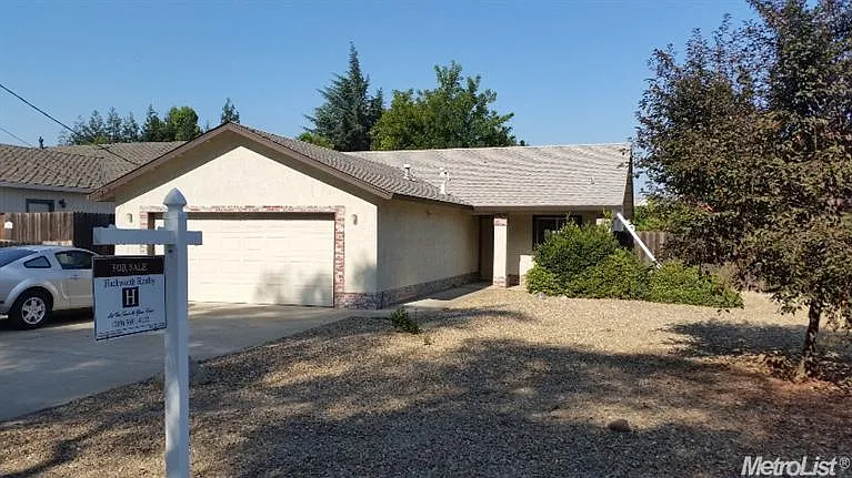 18761 Olive St photo 1