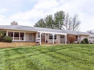 10002 Beach Mill Rd, Great Falls, VA 22066