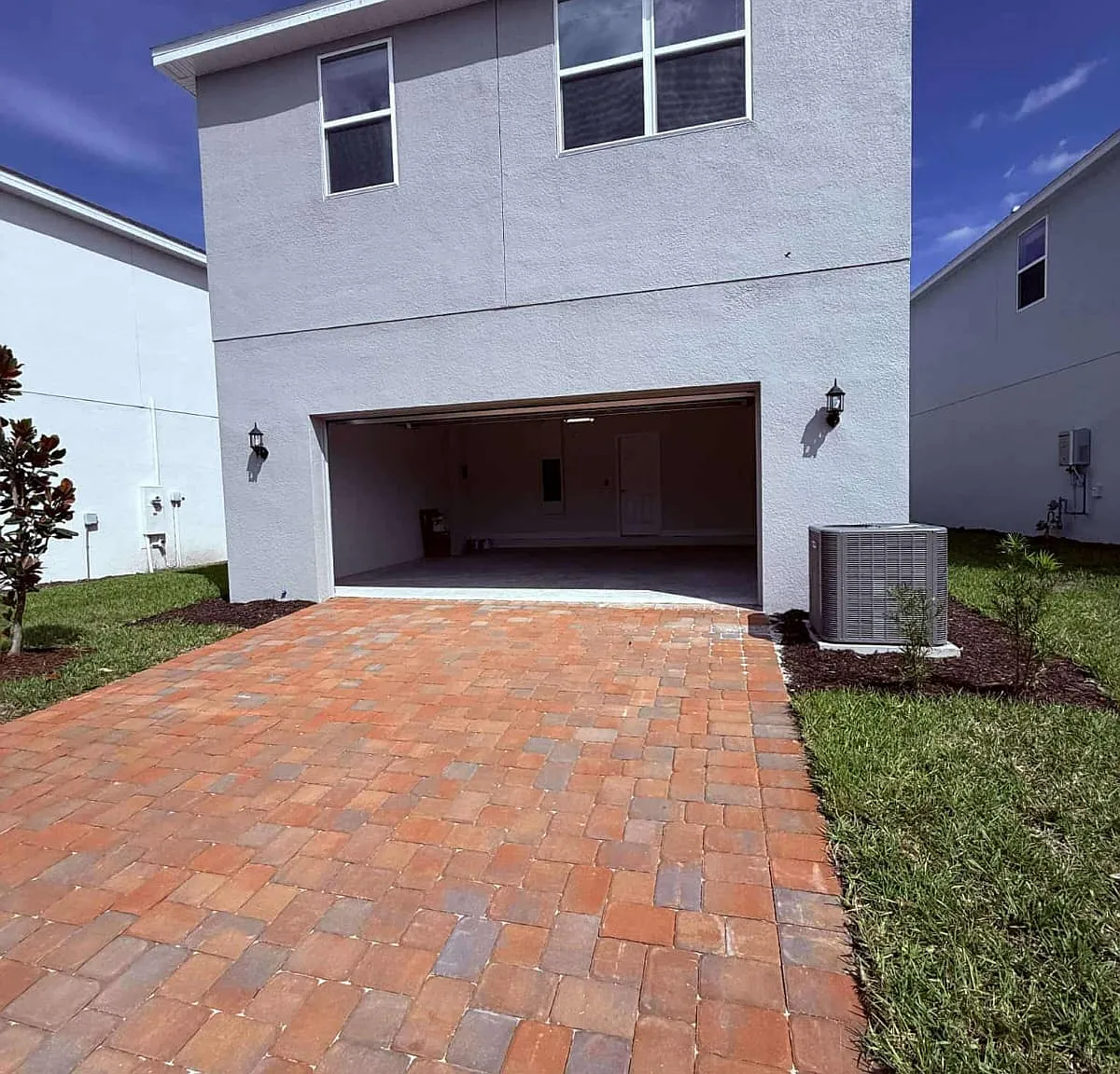 4 bed, 2208 sqft, $2,800 — Photo 2