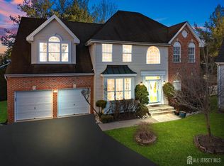 46 Pin Oak Dr, North Brunswick, NJ 08902