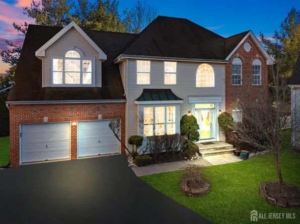 46 Pin Oak Dr, North Brunswick, NJ 08902