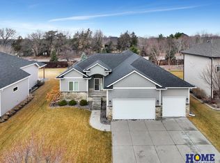 9521 Keystone Dr, Lincoln, NE 68516