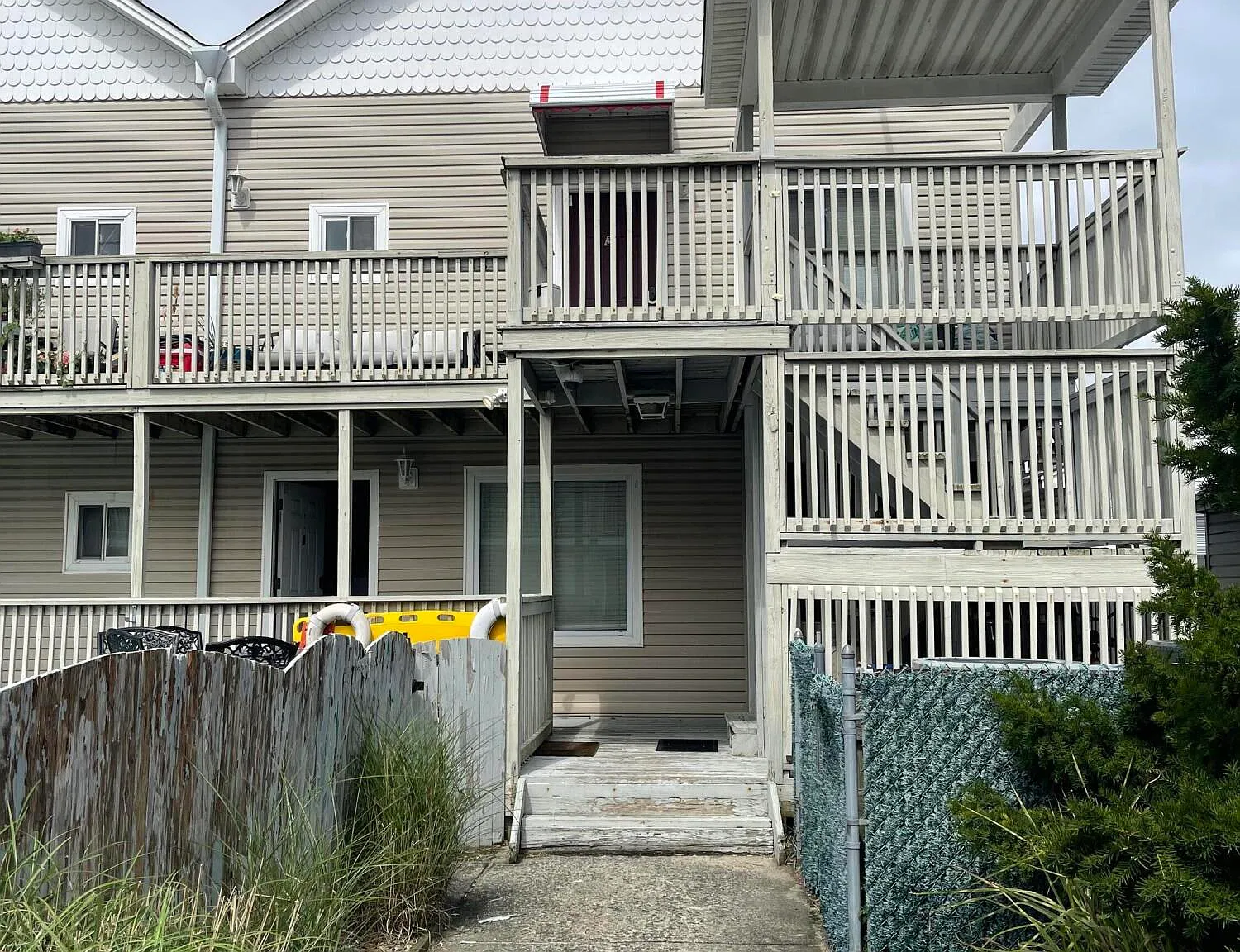202 Carteret Ave — Photo 1