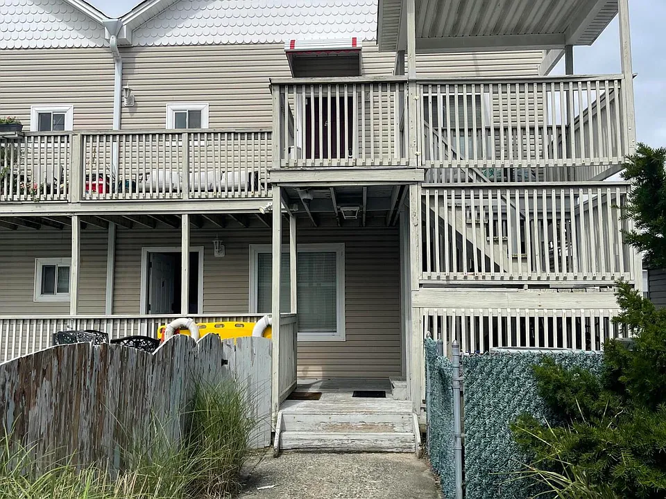 202 Carteret Ave