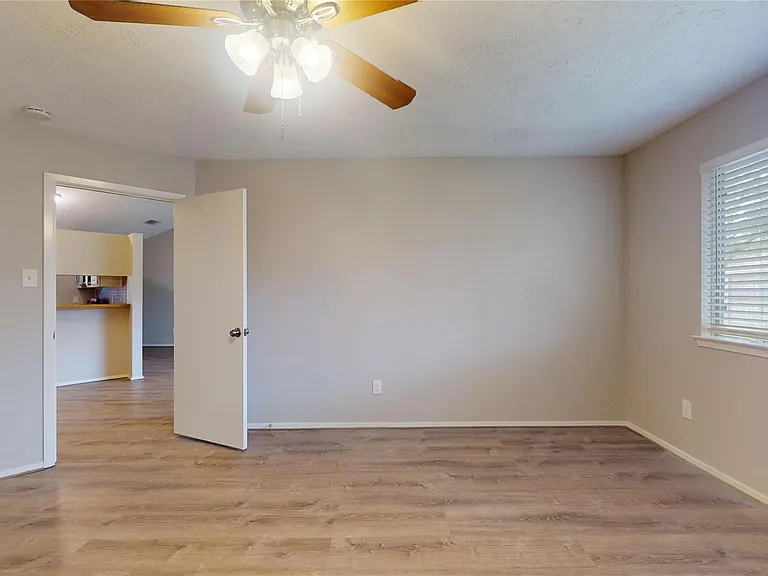 2331 Barrington Place Dr — Photo 21