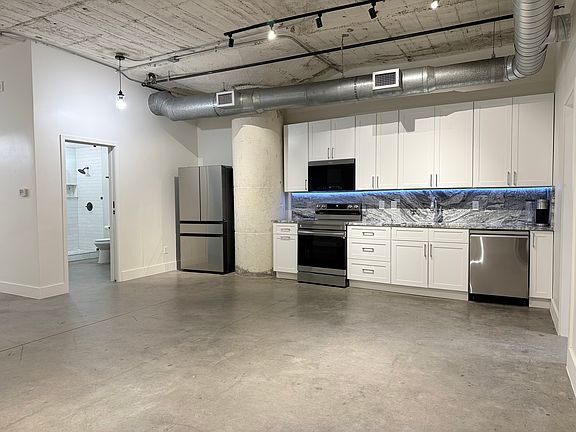 2nd image of 1122 Jackson St APT 522