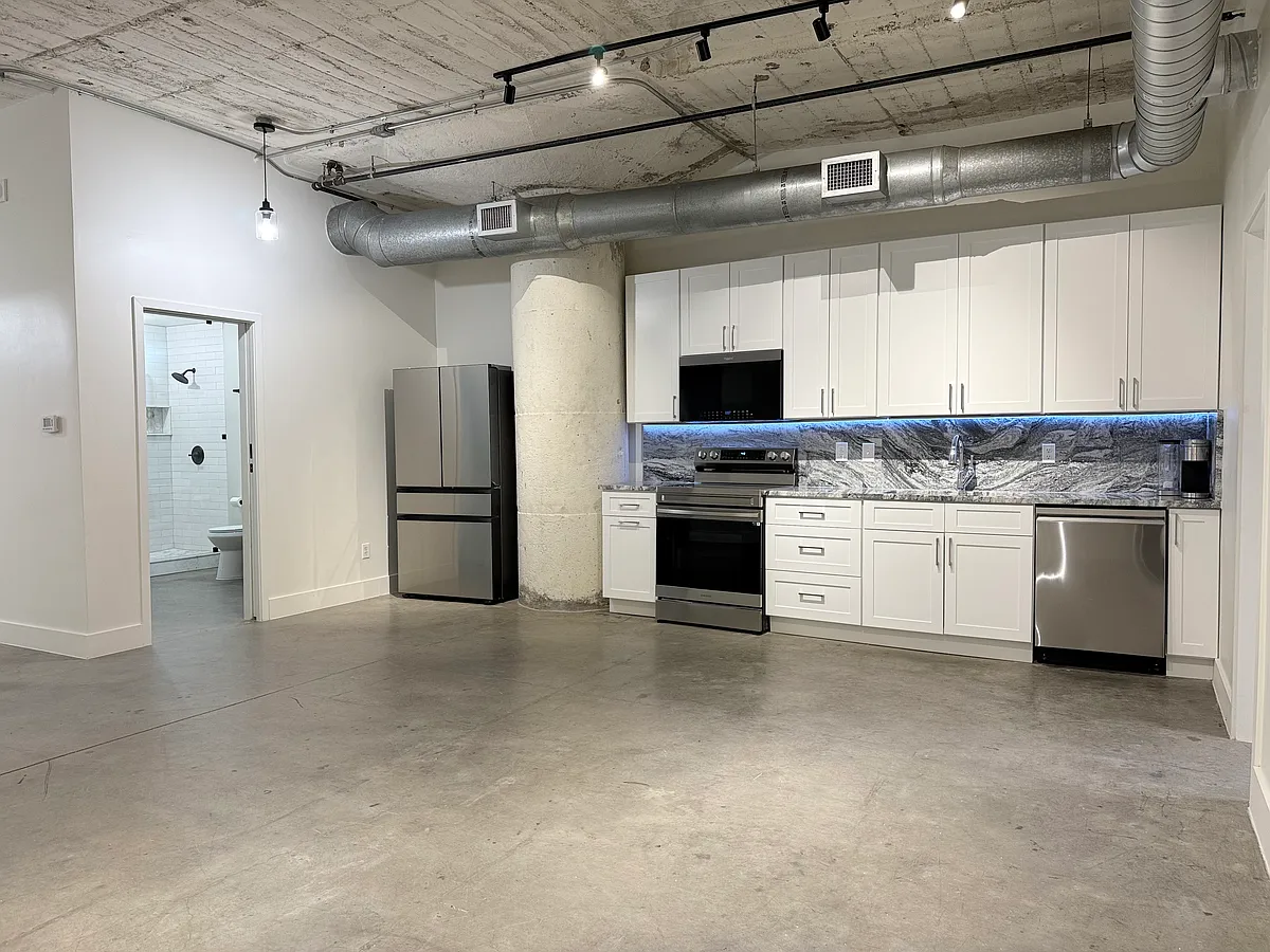 Building Photo - 1122 Jackson St #522
