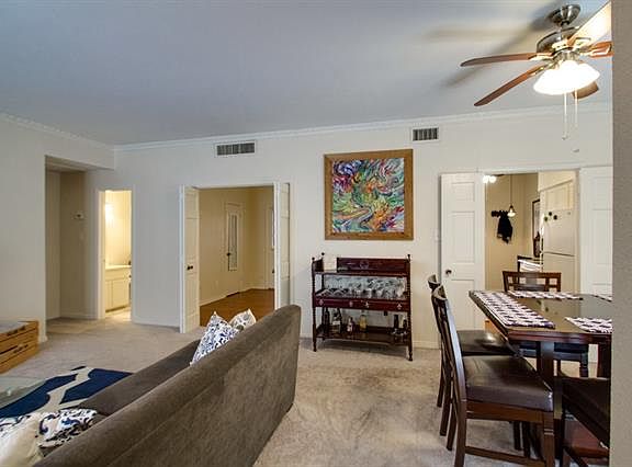 4th image of 4411 Bellaire Dr S APT 111S
