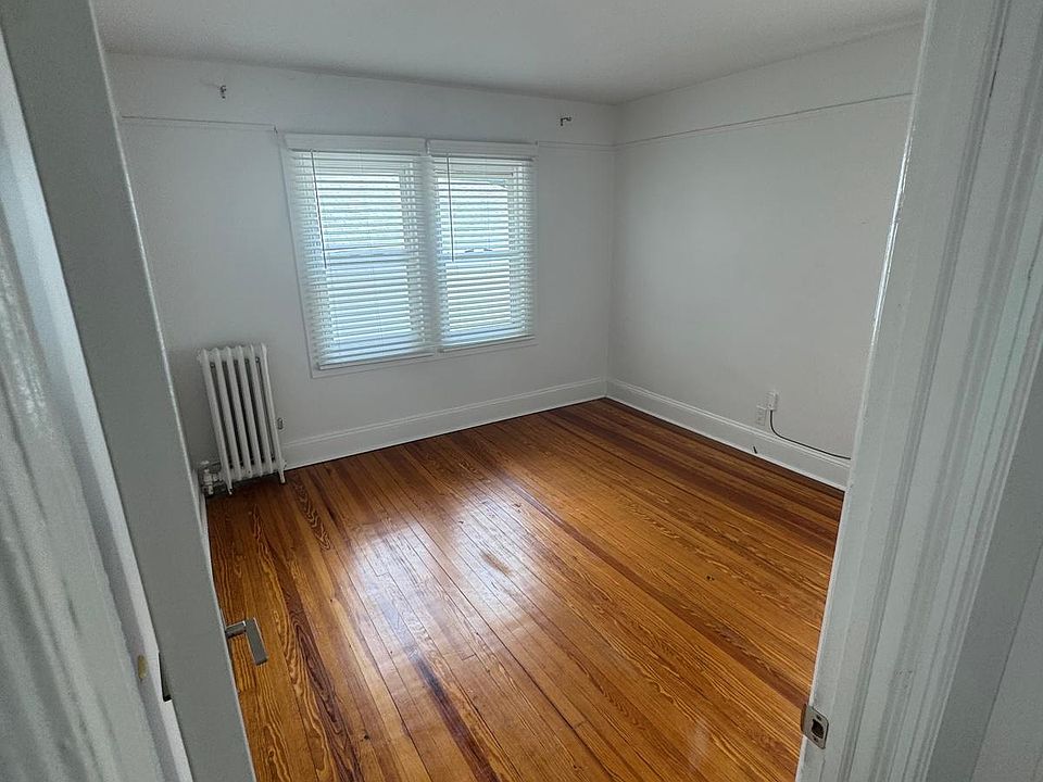 1st image of 1832 Lurting Ave #2