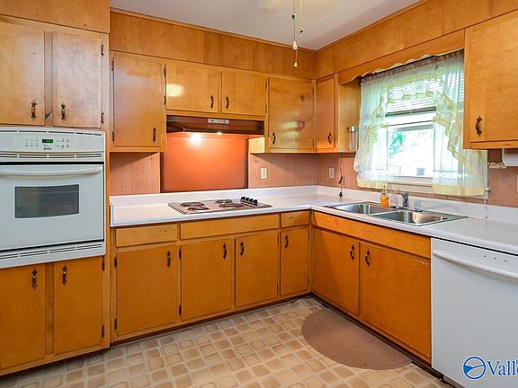 3rd image of 3935 Ashland Dr SW