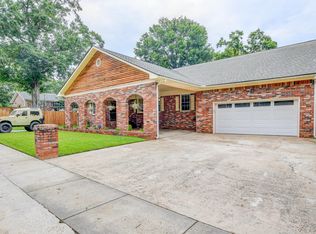 1098 Stonehenge Dr, Hanahan, SC 29410