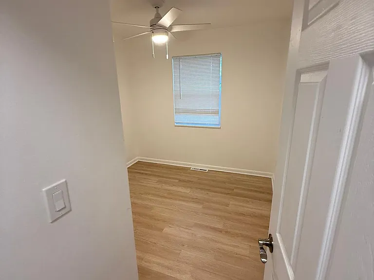 904 Ridge Dr — Photo 16