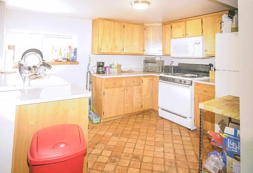 3 bed, 1000 sqft, $1,400 — Photo 3